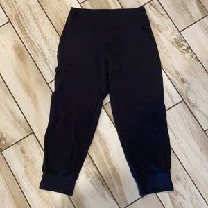 Lululemon black align cropped joggers size 8.